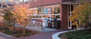 Mehr über den Artikel erfahren Junior’s Grill: Restoran Legendaris Kampus Georgia Tech