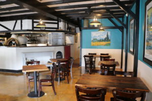 Mehr über den Artikel erfahren Bistro 555: A Masterclass in Modern French Country Dining