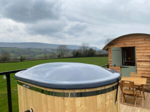Mehr über den Artikel erfahren Inside Upper House Farm & Glamping: Nature, Comfort, and Simplicity Combined