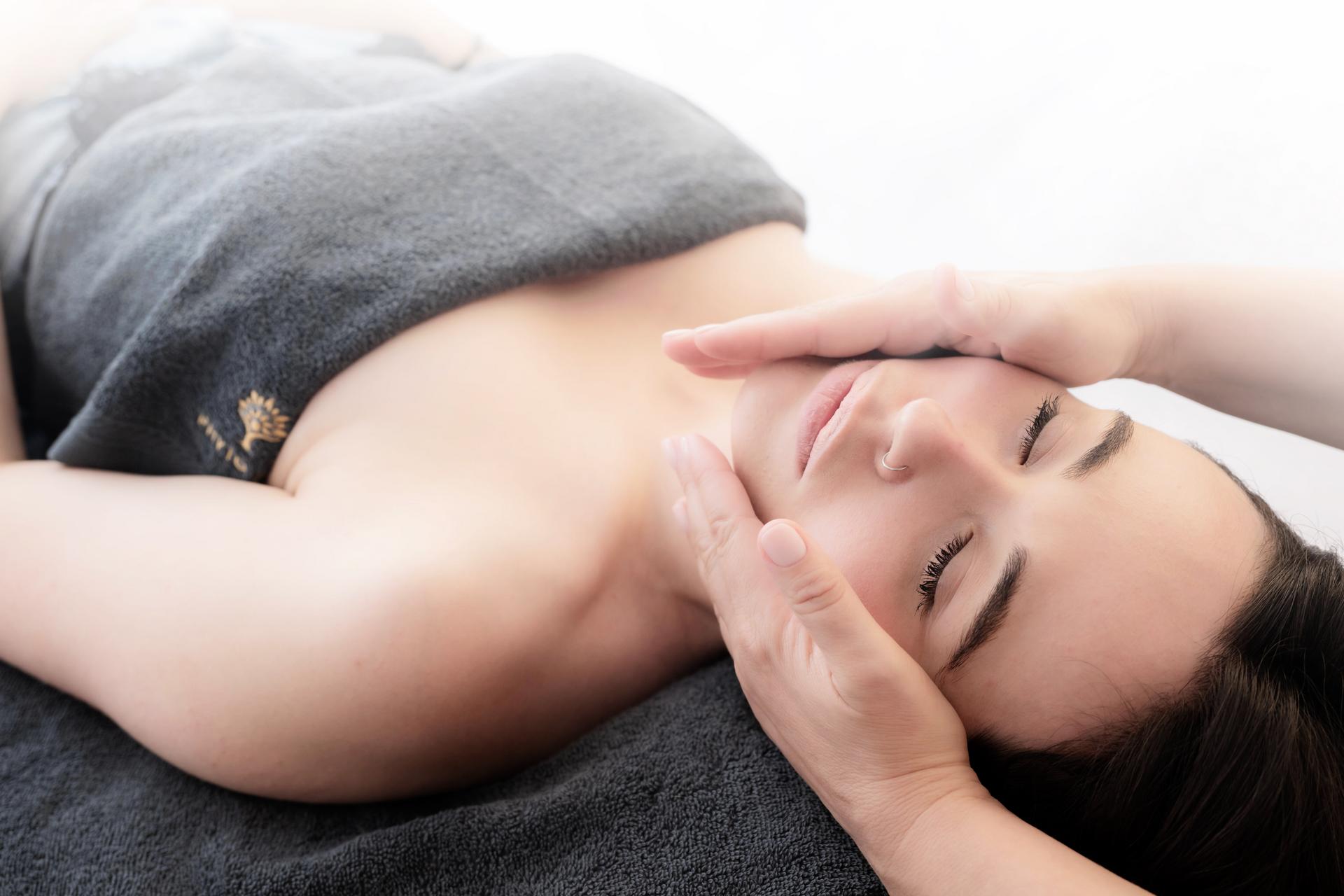 Du betrachtest gerade Unmasking Serenity: The Transformative Power of Facial Wellness at Alma