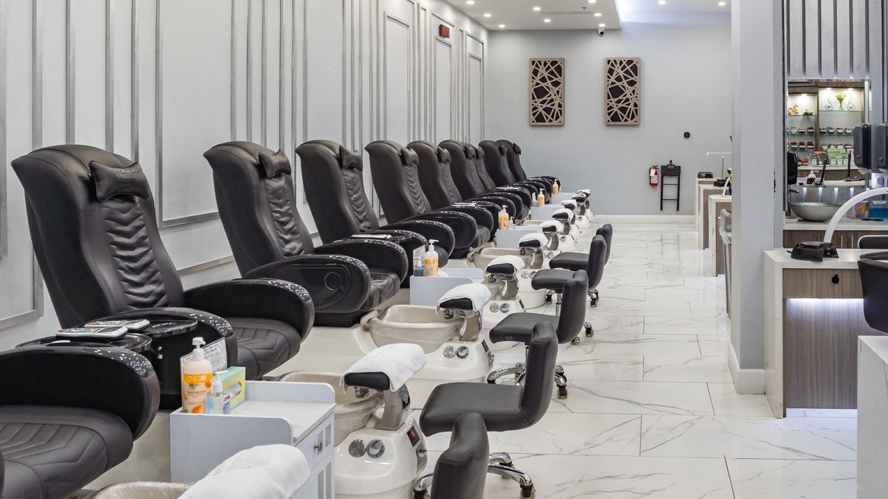 Du betrachtest gerade Experience Professional Nail Services at S&K Nail Salon Building