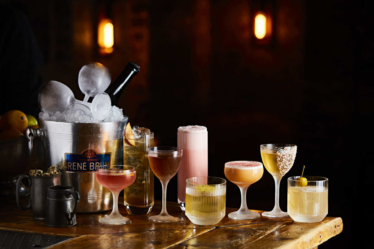 Du betrachtest gerade Margaritas and Signature Drinks at Wahaka Margarita Bar & Grill – The Heart of the Experience